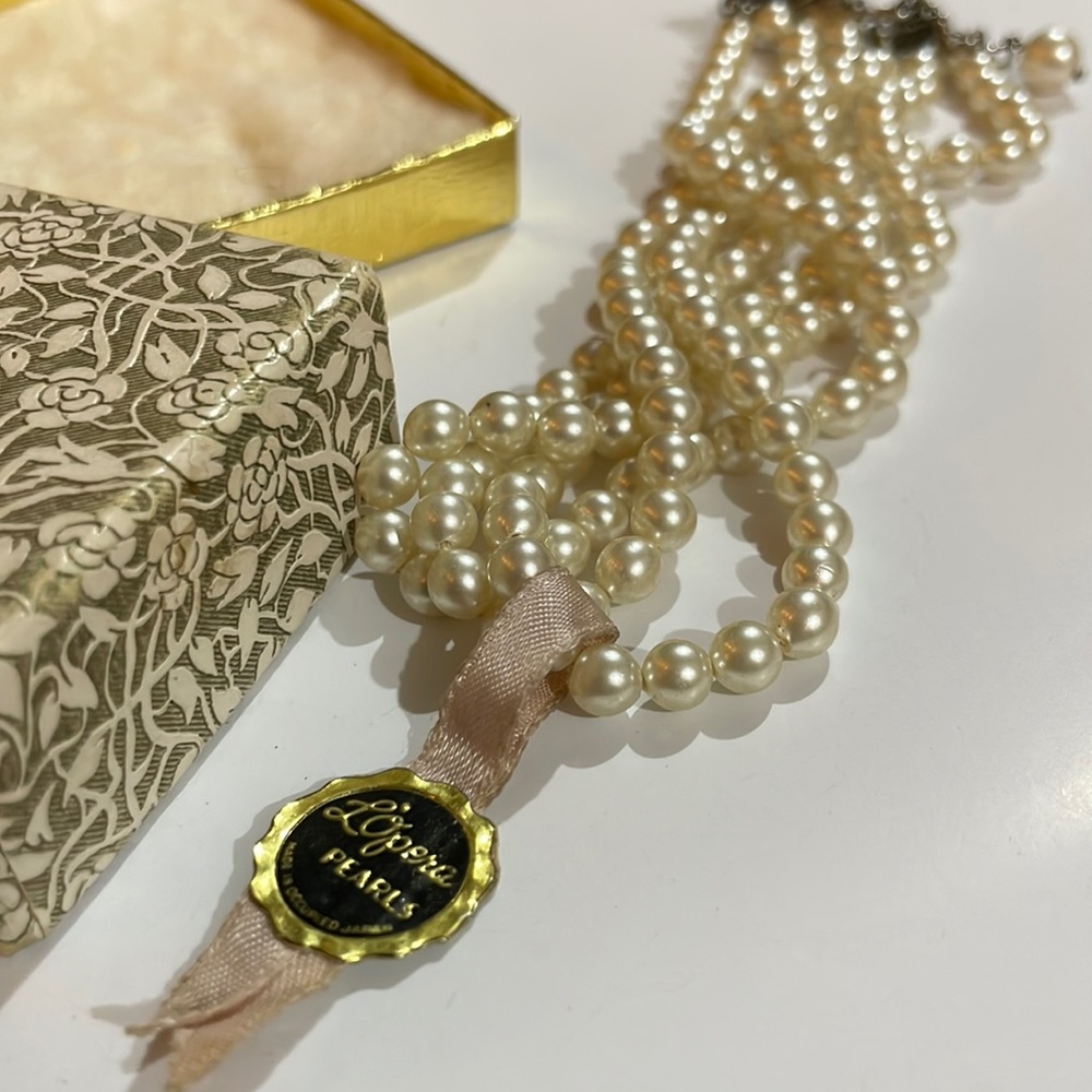 1945/52 Vintage Faux Pearls. With Label, occupied Japan. With original Box.